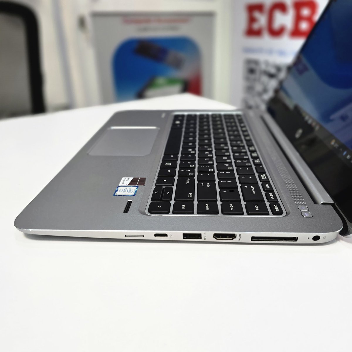 HP EliteBook 1040 touchscreen laptop is equipped with a 6th generation Intel Core i7 processor, 8GB RAM, and a 256GB SSD.
With a base speed of 2.8GHz and a 14-inch full HD display, it offers a good balance of power and portability. The inclusion of USB, HDMI, and Type-C ports…