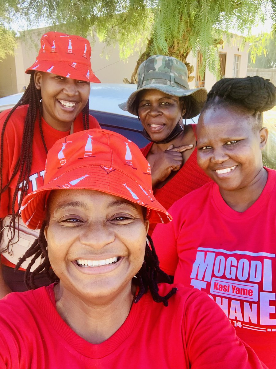 lillianmoremi's tweet photo. Re a #ChemaChema #GoMasisi 🔴⚫️⚪️ #MogoditshaneEast 📍#VayaLeDomi #VoteBDP #TsholetsaDomkrag #AeJekeDomkrag #TlhophaDomkrag #roadto2024 @TheOfficialBDP https://t.co/QmANGCtspM