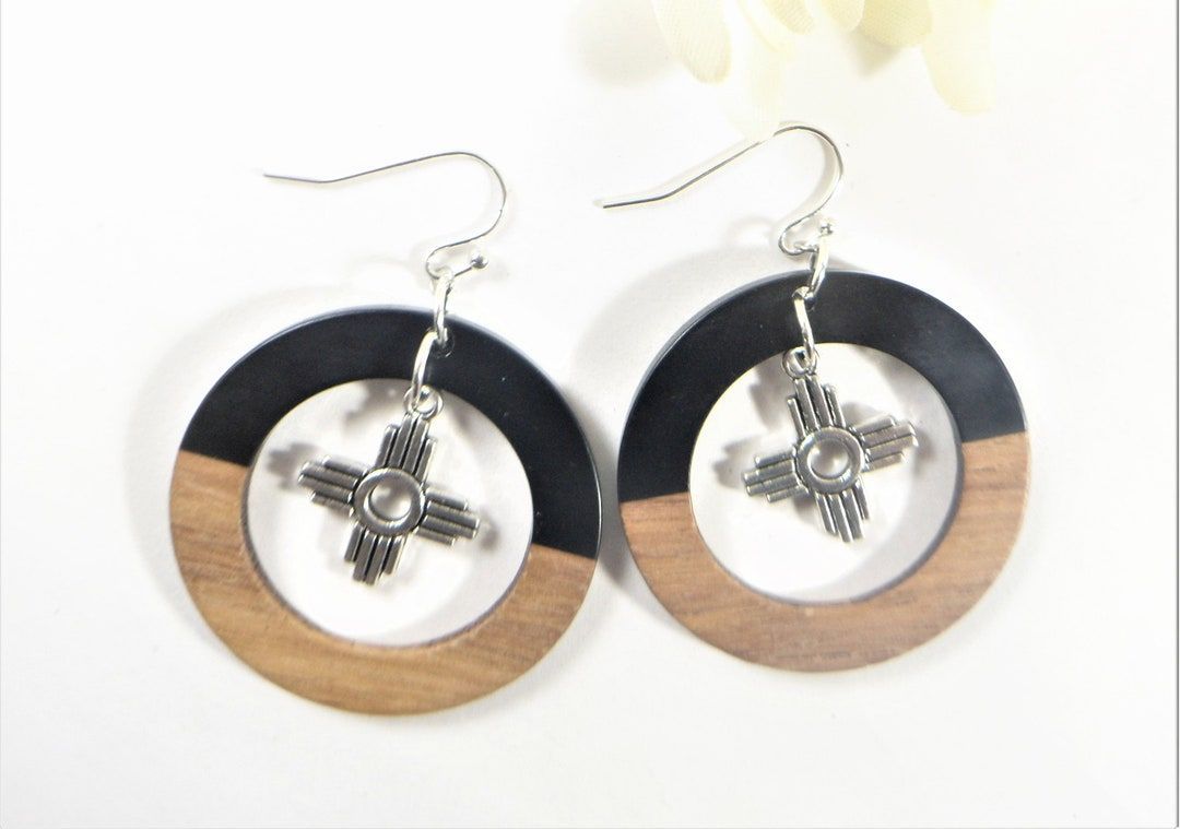 Discover the perfect blend of elegance and cultural richness with our Unique Black Brown Zia Charm Earrings and Pendant Set.  buff.ly/3Uxoimj #SantaFe #NewMexico #etsyshop #Albuquerque #etsyjewelry #shopsmall #wiseshopper
