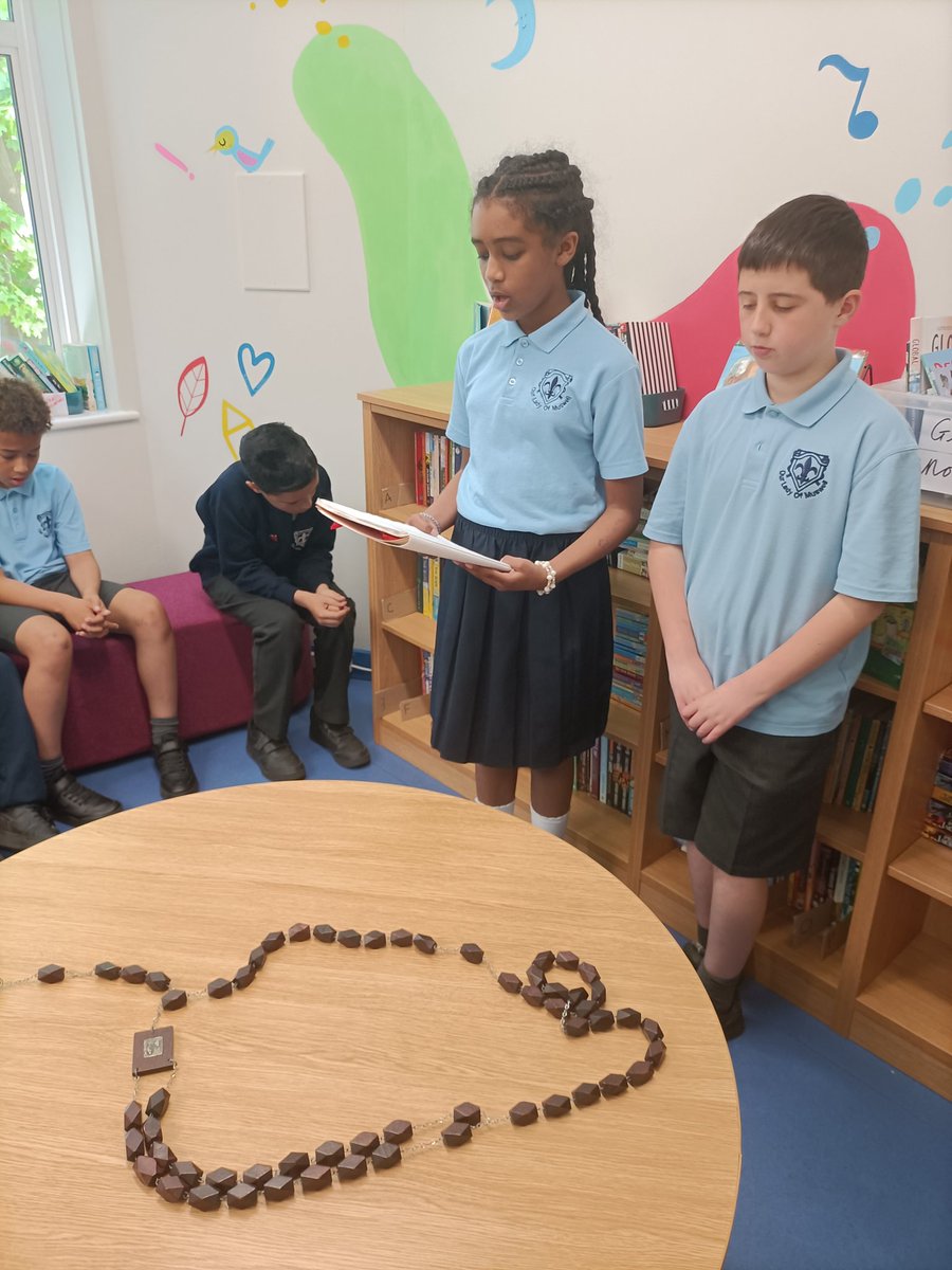 The school chaplaincy team led today's lunch time Rosary prayer group 📿🙏🏻