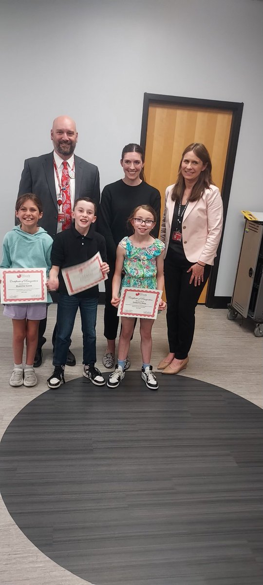 Members of Our @Jackson_Ave Safety Patrol was recognized last night @MineolaUFSD Board of Ed meeting. These learners create a positive and supportive learning environment for all! So #MineolaProud!