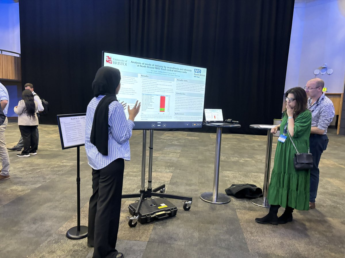 Well done to 4th yr med student @isr4sal from @BristolUni She came to @OAAinfo #OAA2024 to present her contribution to a project on GA sections & ethnicity Supporting & sharing opportunities with the next generation of anaesthetists is so important She did amazingly well ⭐️