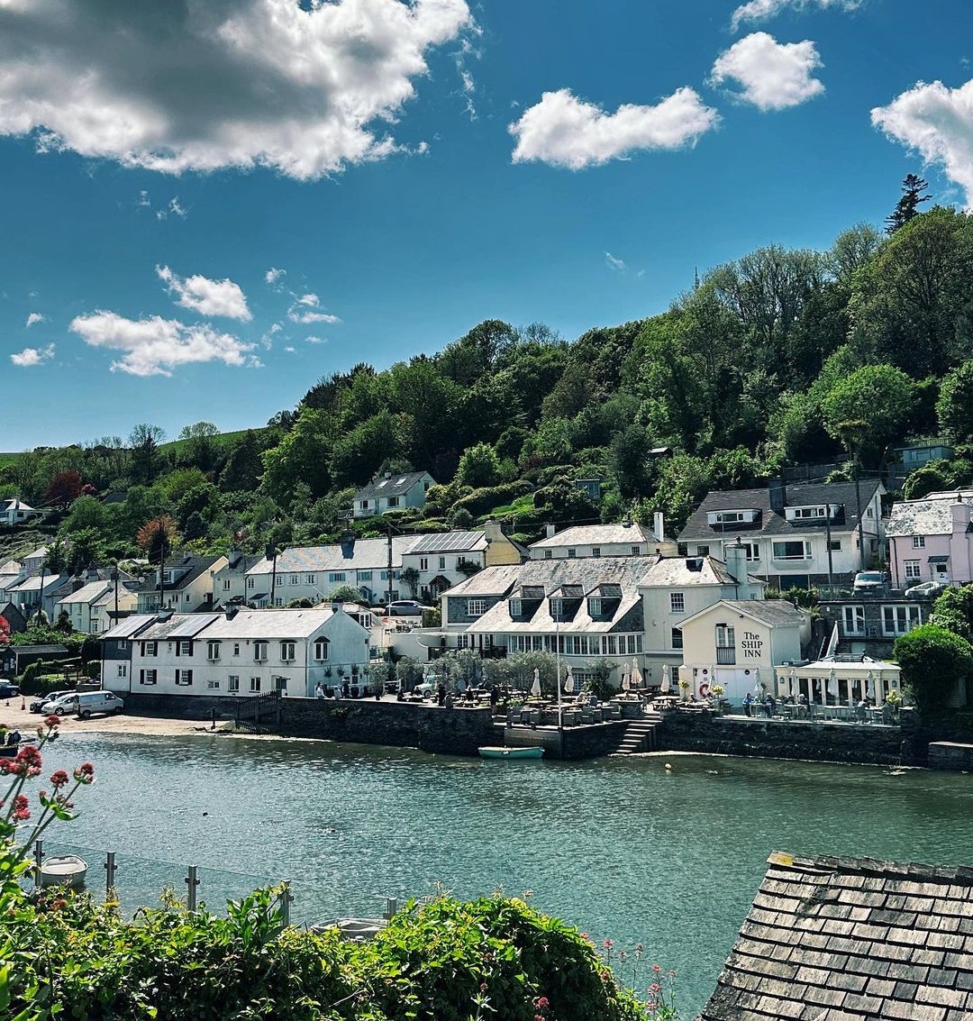 Pub with a view 👀 📍@ShipInnNossMayo 📸 IG jaynhan70 #YoungsPubs #PubGarden #Summer #Plymouth