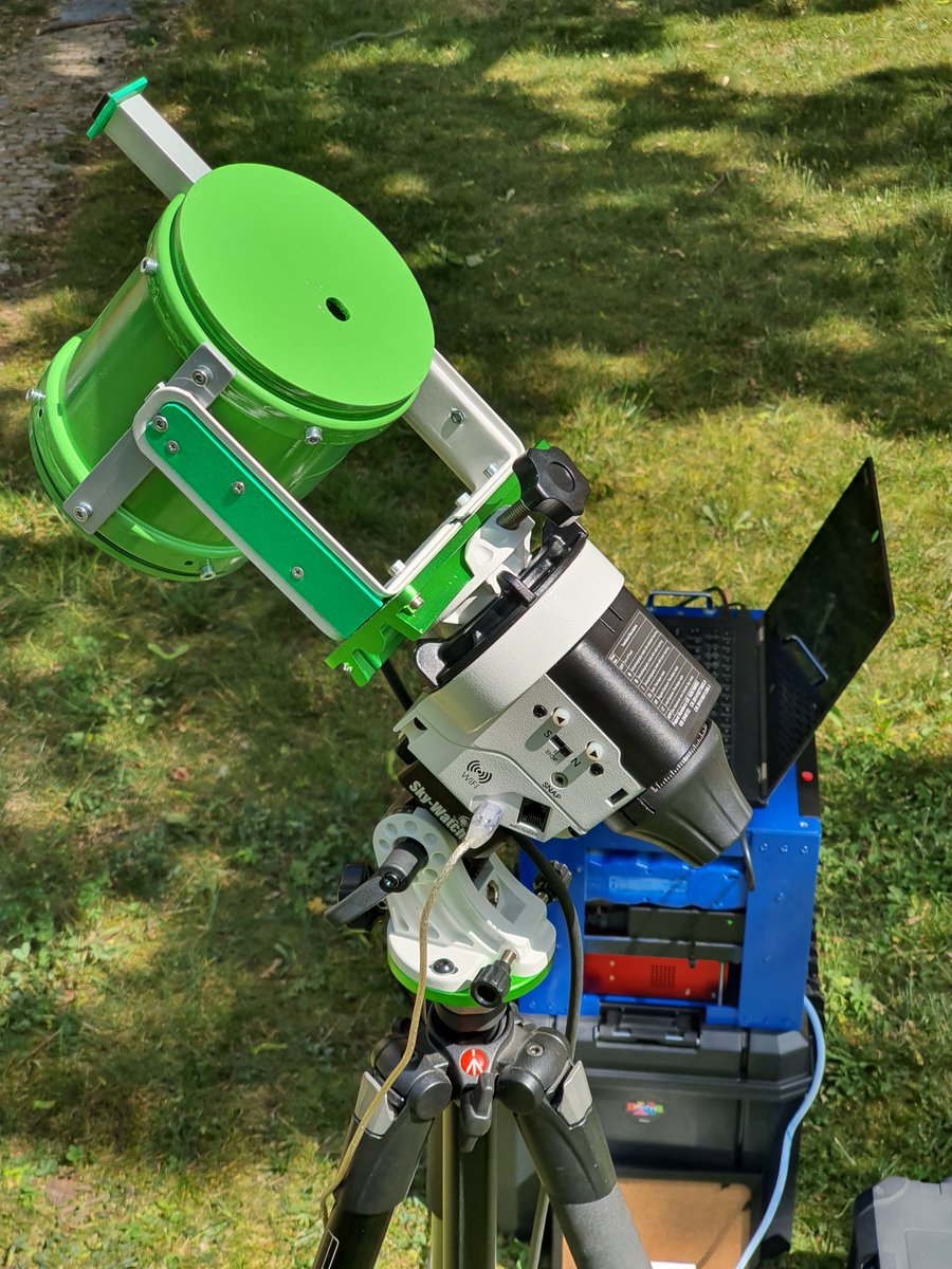 Finally, my Portable radiometry set-up is fully functional! It enables absolutely calibrated light measurement in the range 300–1650 nm (pair of spectrometers). First application is testing under sunshine 🌞luminescent layers for radiative day-time cooling - project GACR @matfyz
