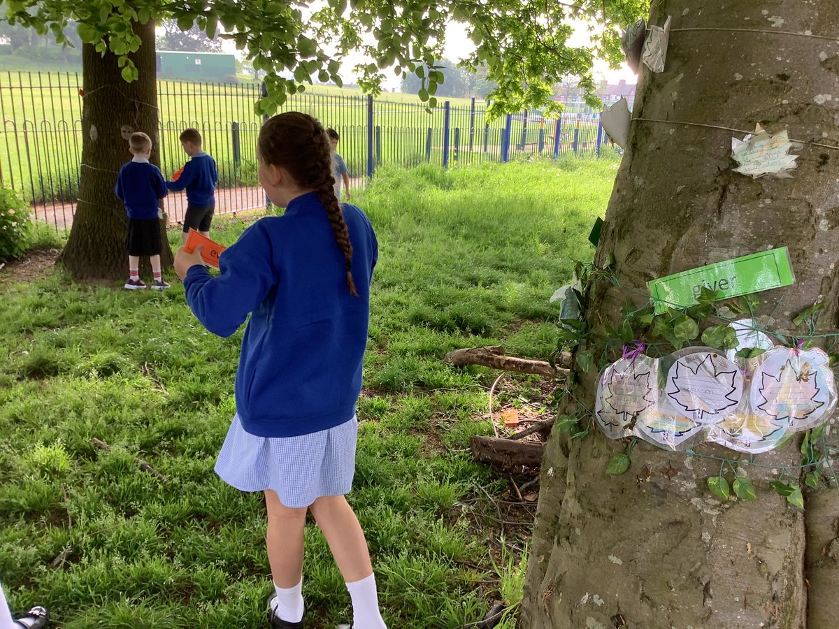 Year 4 Literacy - we are creating kennings poems today and enjoyed matching different words together in the outdoor classroom to make kenning pairs, which we then used in our poems. 😊