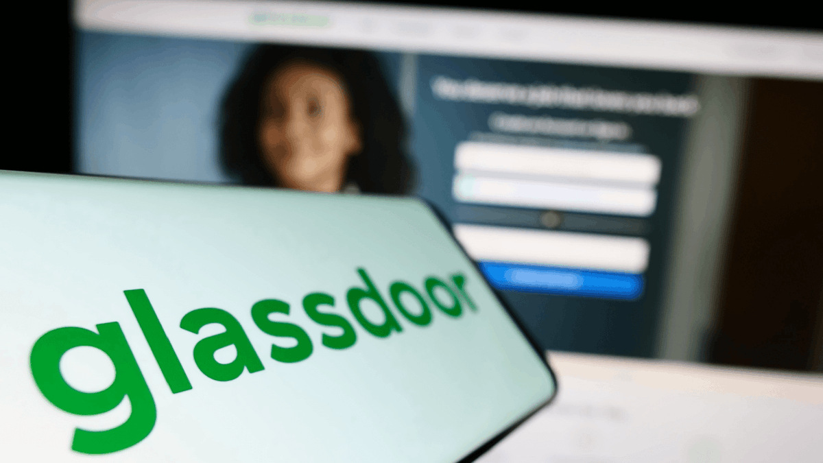 sengineland's tweet photo. How to navigate negative Glassdoor and Indeed company reviews https://t.co/QhYOI0hlrC https://t.co/rRc4FsEZzI