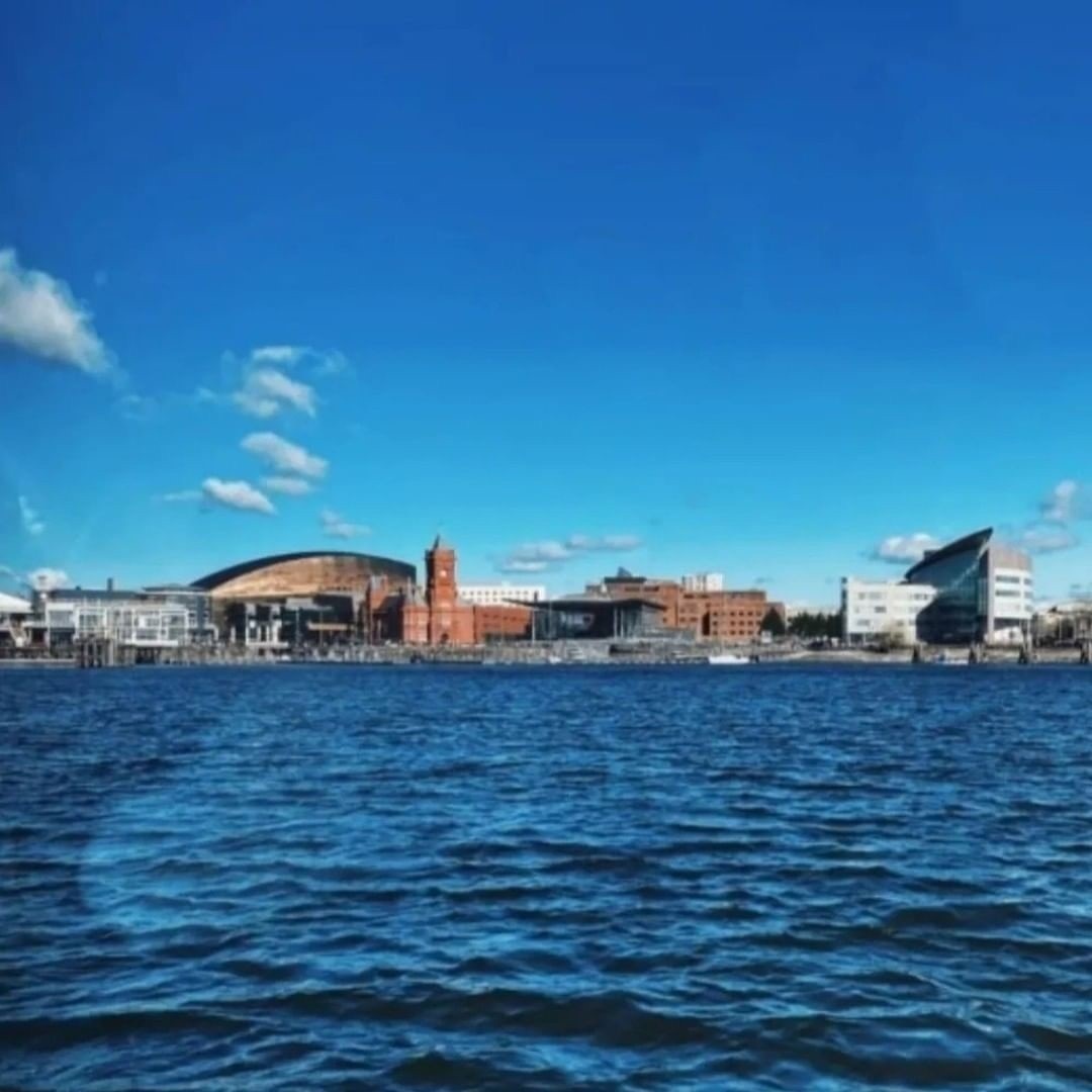 ☀️Tempted to cool off in a river or take a dip in #Cardiff Bay? The water might look inviting, especially in when the sun is shining – but cold-water shock, hidden objects beneath the surface, and strong currents can be extremely dangerous. Stay safe. Stay out.