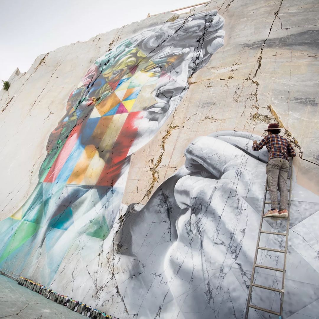 Sapevate che a #Massa e #Carrara si incontrano murales e graffiti d'autore? Un'opera conosciuta è 'David che guarda la luna', ma ce ne sono molte altre da scoprire 👉 bit.ly/RivieraStreetA… 📸 IG visitrivieraapuana