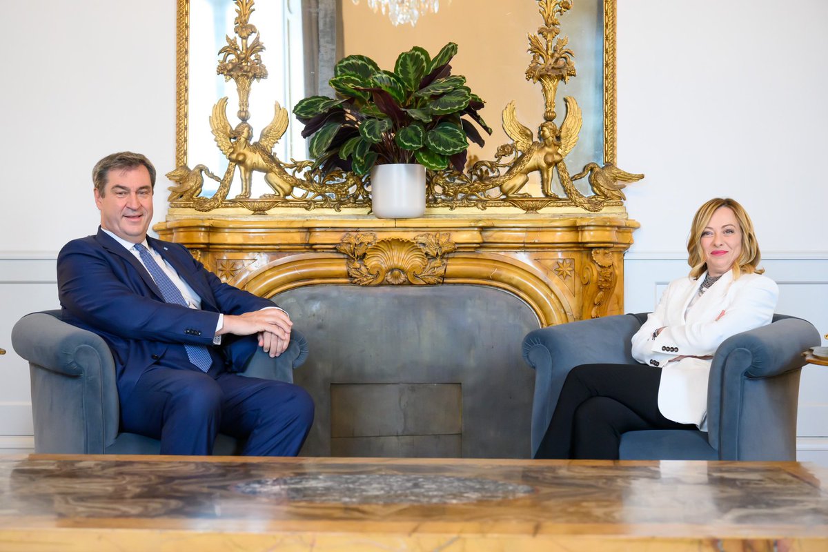 Offenes und konstruktives Gespräch mit Italiens Ministerpräsidentin @GiorgiaMeloni im Palazzo Chigi in #Rom: #Italien ist bei vielen Themen ein wichtiger Partner für #Bayern. Bei der Energieversorgung setzt #Berlin leider zu einseitig auf den Norden. Bayern drängt den Bund, sich…