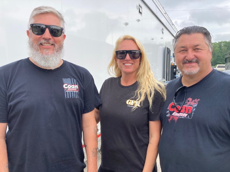 This is the story of a man who, every time he went to the dragstrip, was like a kid in a candy store, and his wife ended up with the same sweet tooth. They also made acquaintance in stacking at an NHRA event.  #DragRacingNews #PEAKSquad
FULL STORY - competitionplus.com/drag-racing/ne…