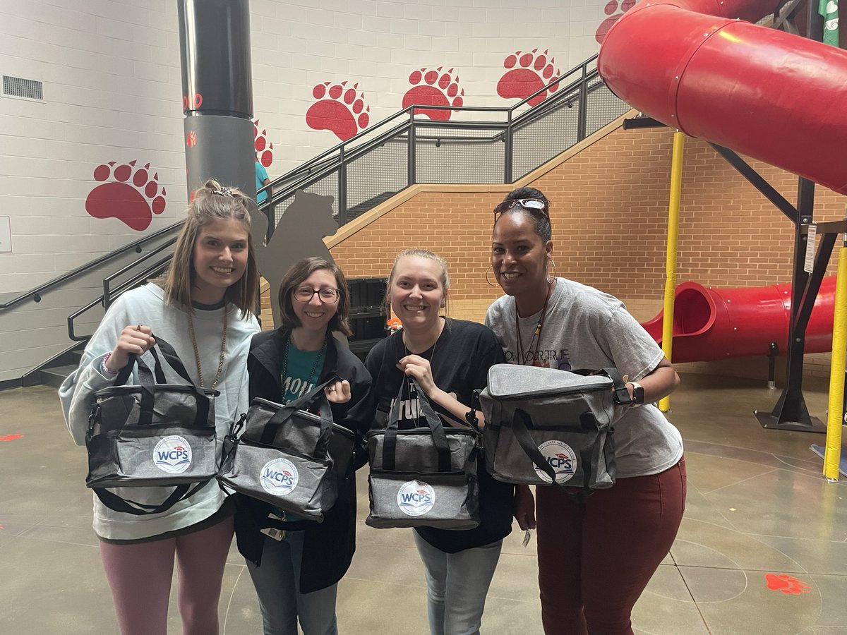 bristowelem's tweet photo. Starting off the last day of Teacher Appreciation Week with a gift from @WarrenCoSchools , @texasroadhouse of Bowing Green and Renew by Optimum Rejuvenation! https://t.co/y3tBINbbxZ