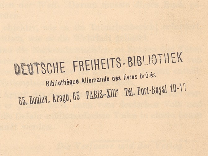 Anlässlich des ersten Gedenktags an die Bücherverbrennungen von 1933 gründeten Exilant*innen in Paris vor 90 Jahren die Deutsche Freiheitsbibliothek. Sie sammelten Bücher, die verboten und vernichtet wurden. Nach Kriegsausbruch wurde die Sammlung wohl in weiten Teilen zerstört.