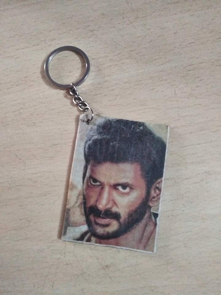 Our Puratchi Thalapathy #Vishal in #Rathnam Key Chain ( Movie 🎬 Running Successfully in Cinemas ✌️)

🎯 ✅

#ActorVishal
