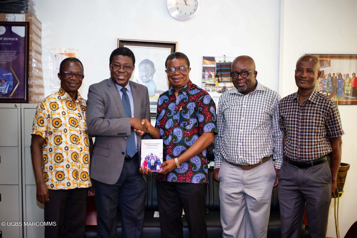 Retired Ghanaian-UN Audit Official Donates Books to UGBS. Read here: ugbs.ug.edu.gh/news/retired-g…