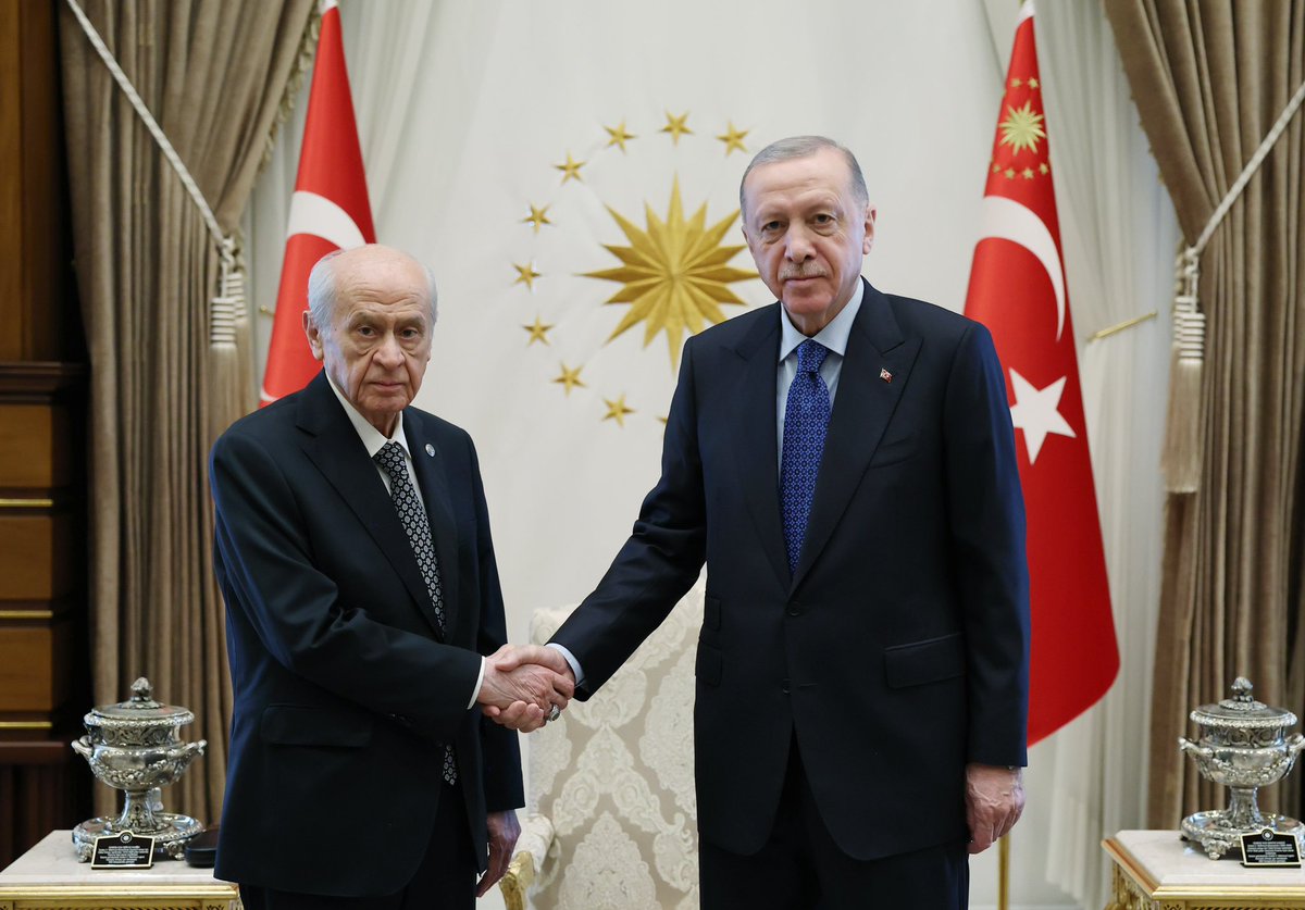 Cumhurbaşkanımız Sayın Recep Tayyip Erdoğan, Milliyetçi Hareket Partisi (MHP) Genel Başkanı Devlet Bahçeli’yi Cumhurbaşkanlığı Külliyesi’nde kabul etti.