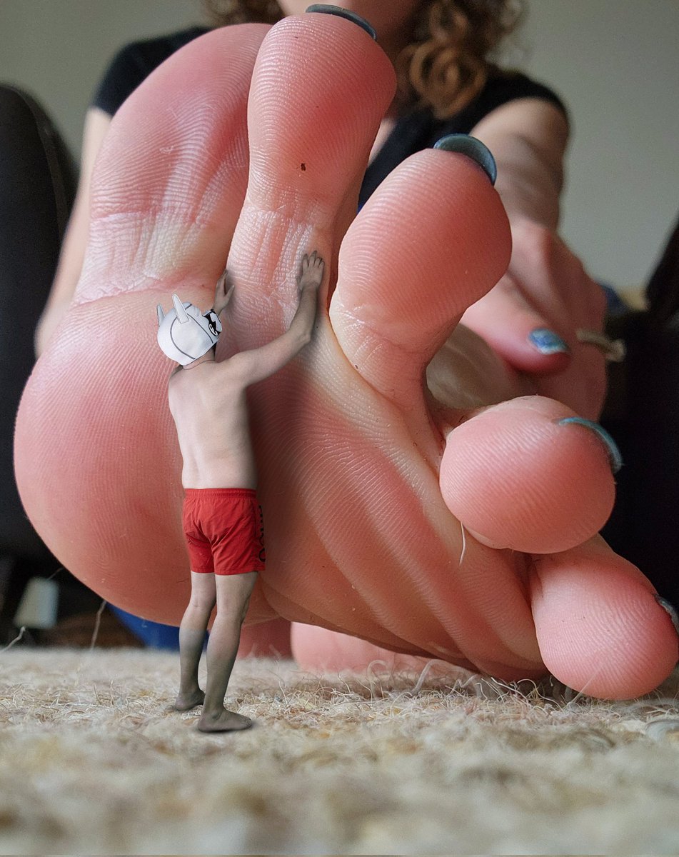 So cute but so dangerous! 
@chanelstoes14 
#giantess #tinyman #giantesscommunity #Sizetwitter