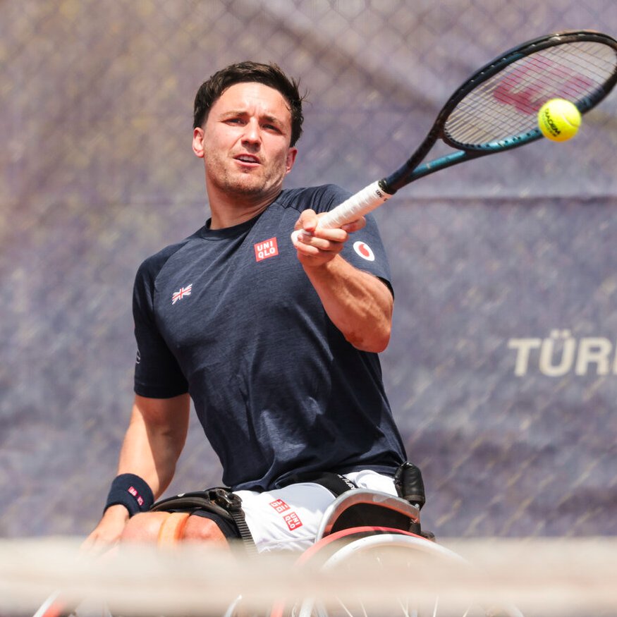 🇬🇧 1-0 🇫🇷 @GordonReid91 beats Frederic Cattaneo 6-4, 6-0 and the Lexus GB World Team Cup Men's Team are one win away from Sunday's final. @alfiehewett6 will be up soon. #BackTheBrits 🇬🇧 | #wheelchairtennis