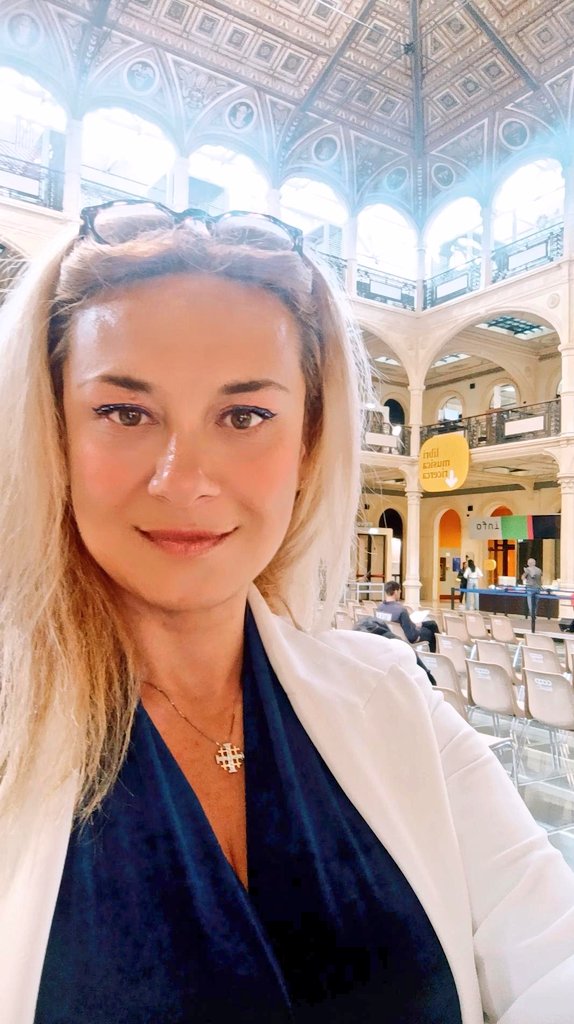 What a lovely place to live in 😍
#Bologna❣️ with wonderful and loving vibes, colours, green, blue and red flavours in art, food and nature!
😍🤩❣️🌹💚💙🇮🇹❤️
Extremely tired before today's lectures, but I'm gonna make it!
Have also a surprise Guest Speaker! #assetmanagement