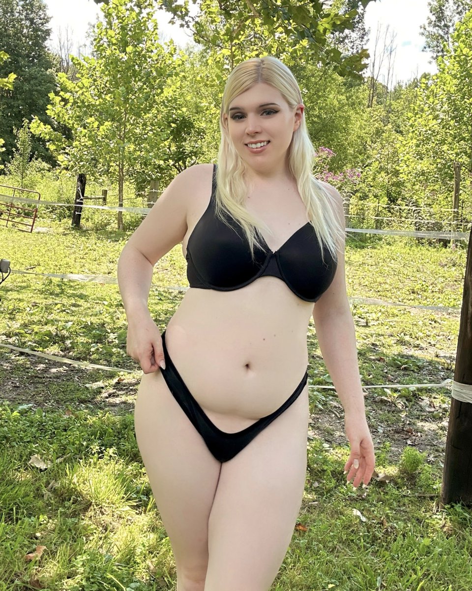 realamandarae's tweet photo. Would you accept a trans girl smile on this spring morning? 🥰 https://t.co/qqAHgkLytG