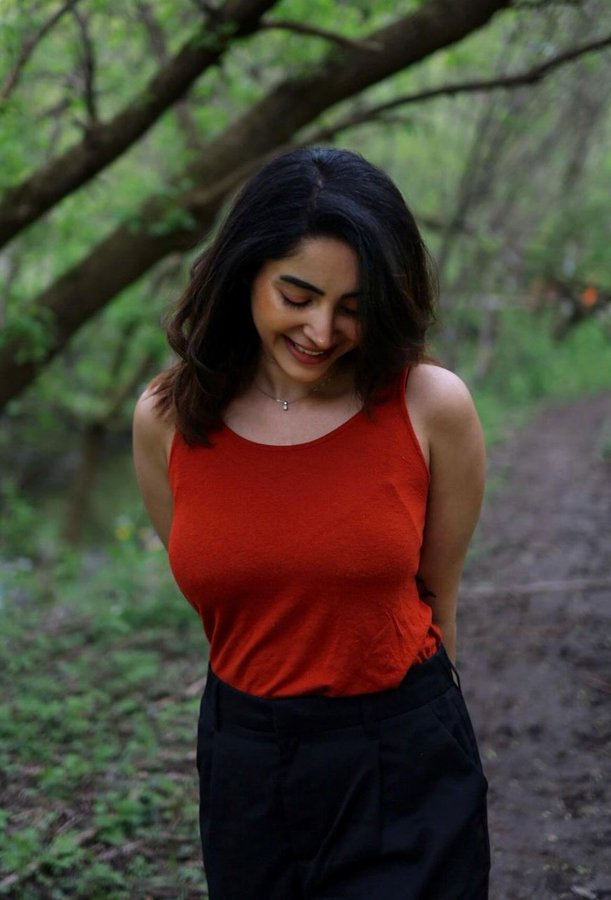 GNN44clbgAAD5xp?format=jpg&name=900x900