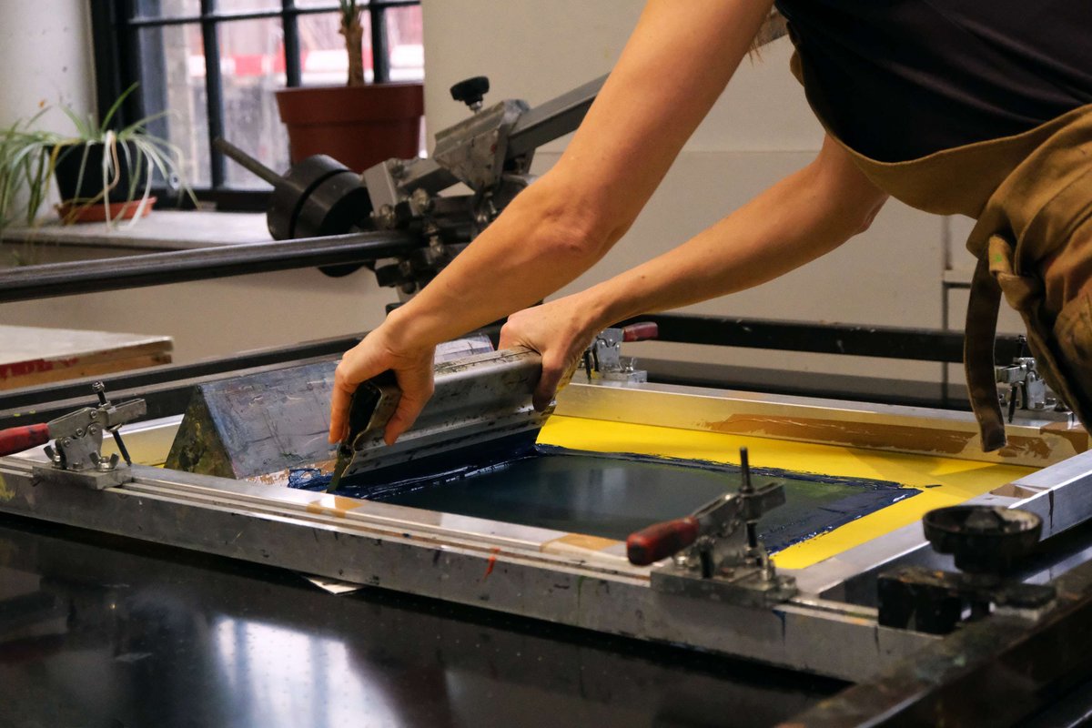 🌟 Screenprinting Expanded Practice - 3 day Course 25-27 May On this course you'll learn the intricacies of the screenprint process, how to coat and expose screens and how to print several coloured layers. ow.ly/Io1z50RxcqE Photo credit: James Harrison #screenprinting