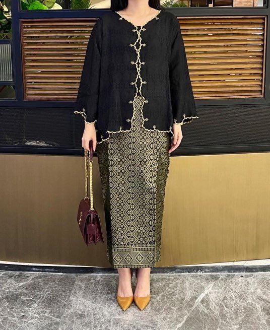 nemu toko yang jual kebaya hitam cantik-cantik bangett, cocok buat kondangan dll😭🖤