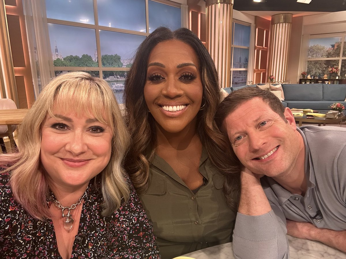 Undeniable proof that I’m now in a saucy love triangle with @AlisonHammond and @radioleary Ok, ok, so I was actually just on one episode of @thismorning but the saucy love triangle angle is soooo much better for social media! ❤️🔺❤️