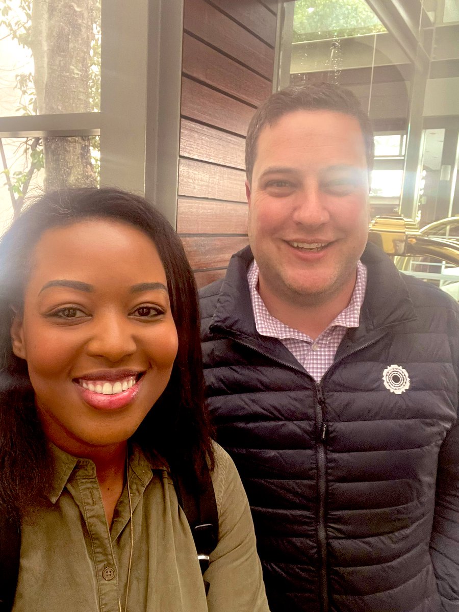 mbalimcdust's tweet photo. Bumped into the mayor @geordinhl haven’t seen him in ages. Sad to report that he told me he couldn’t do anything about the weather #noservicedelivery 😛 Luckily I’ve been offered a coat so I’m off to pick it up in Bishopscourt https://t.co/ZHshcu4U6M