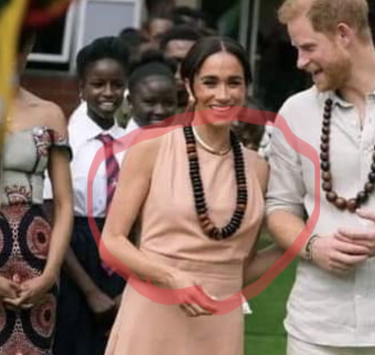 Another I’ll fitting dress, it’s way too long.  The top is too big and not tailored. 

#MeganMarkle