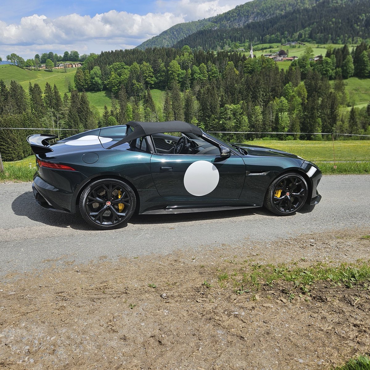 @KnollPeter Hab ich grade von Rosenheim nach Kitzbühel geliefert. F type Project 7