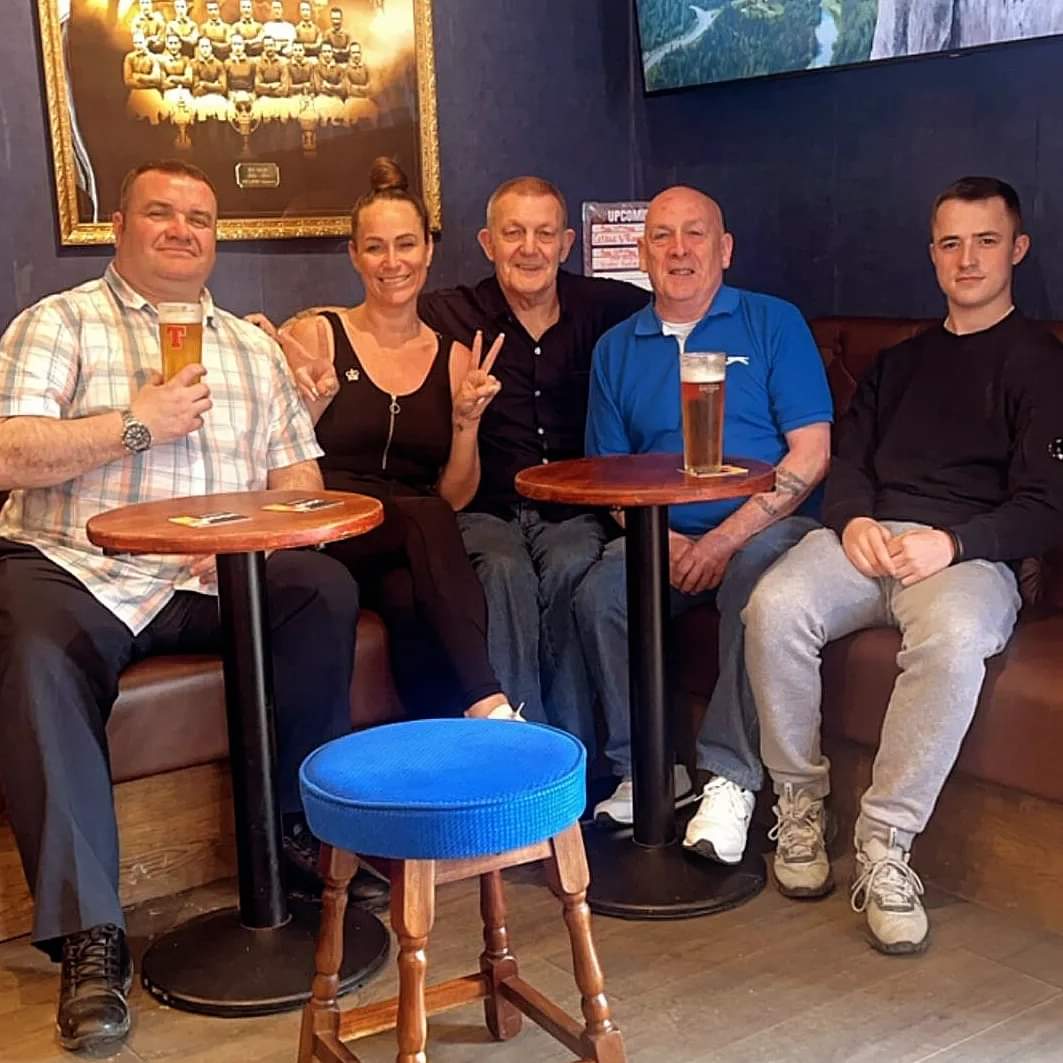 StruthsBar's tweet image. A pleasure to have some of the Oswalds Loyal in on this sunny Old Firm eve 😎☀️

#struthsbar #larkhall