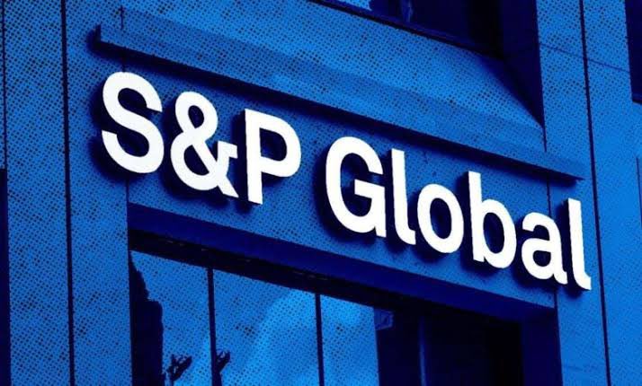 📊 S&P Global: Türkiye parasal ve kredi sıkılaştırma önlemlerini sürdürmesi halinde, ekonomik dengesizlikler çözülebilir. ▫️S&P, 2023 yılında %4,1 olan cari açığın 2024-2025 yıllarında GSYH'nın %2'sinin altına düşeceğini tahmin ediyor.