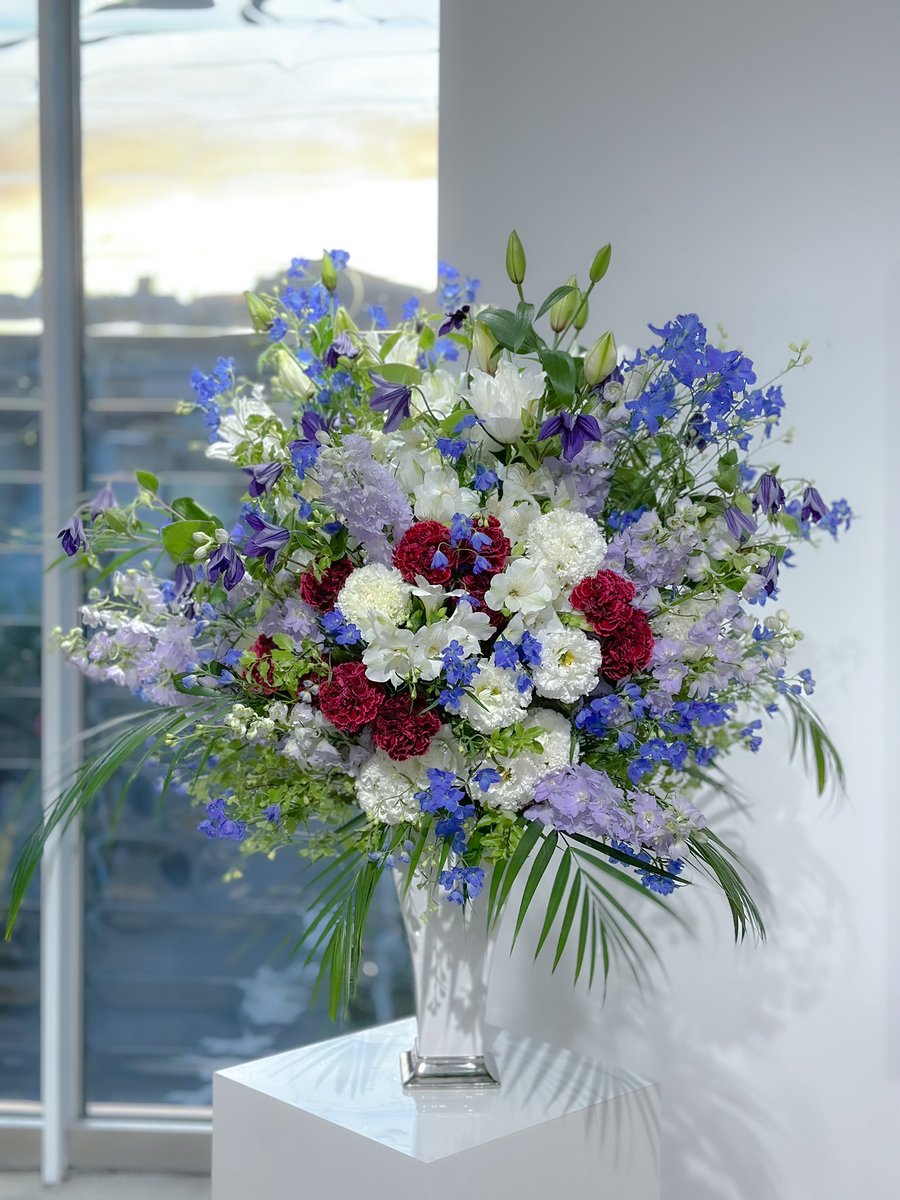 IW2024会場に飾るお花を担当しました .ᐟ.ᐟ

お花屋さんに藤ちょこ先生のイラストに合わせてお花を選んで頂きました⟡.·