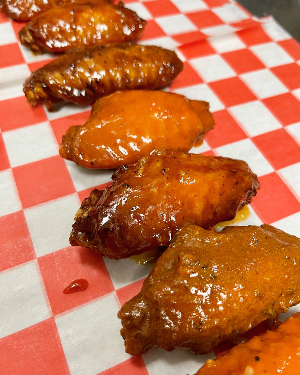 Which flavor are you getting tonight? We’ll be at Yorkshire Liquors (5669 Quince Rd, Memphis, TN 38119) 4:00-7:00pm. 

#Choose901 #ILoveMemphis #HotWings