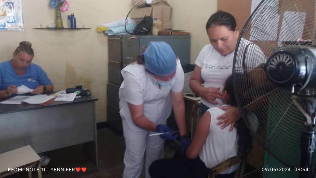 #09Mayo Se desarrolla una nueva Jornada de vacunación en la Escuela Bolivariana Morere de #Carora. Un total de 46 vacunados y 90 dosis administradas a los usuarios. #VenezuelaFestivalDeAmor ¡Mi Patria Querida!💛💙 ❤️ @NicolasMaduro @_LaAvanzadora @IpasmeOficial @CHANDERGIL