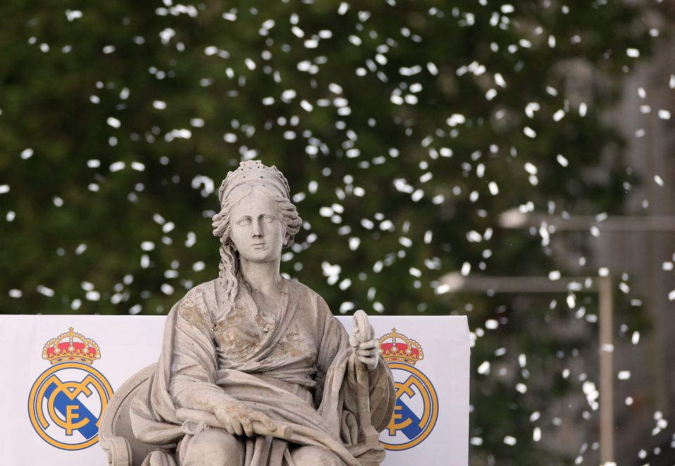 SeputarMadrid's tweet photo. 🚨⚪️ Pernyataan Resmi Real Madrid C.F.

Hari Minggu 12 Mei, Real Madrid akan melakukan parade perayaan gelar juara LaLiga 2023/24.

Tim akan berangkat pada pukul 15:00 WIB dari Ciudad Real Madrid menuju markas Komunitas Madrid, dimana mereka akan tiba pada pukul 15:30 WIB. Mereka kemudian akan mengunjungi Balai Kota (16:30 WIB) dan mengakhiri perayaan di Plaza de Cibeles. 

Perayaan ini akan disiarkan secara langsung di Realmadrid TV (link live-streaming gratis: https://t.co/lPdALoeB5c).