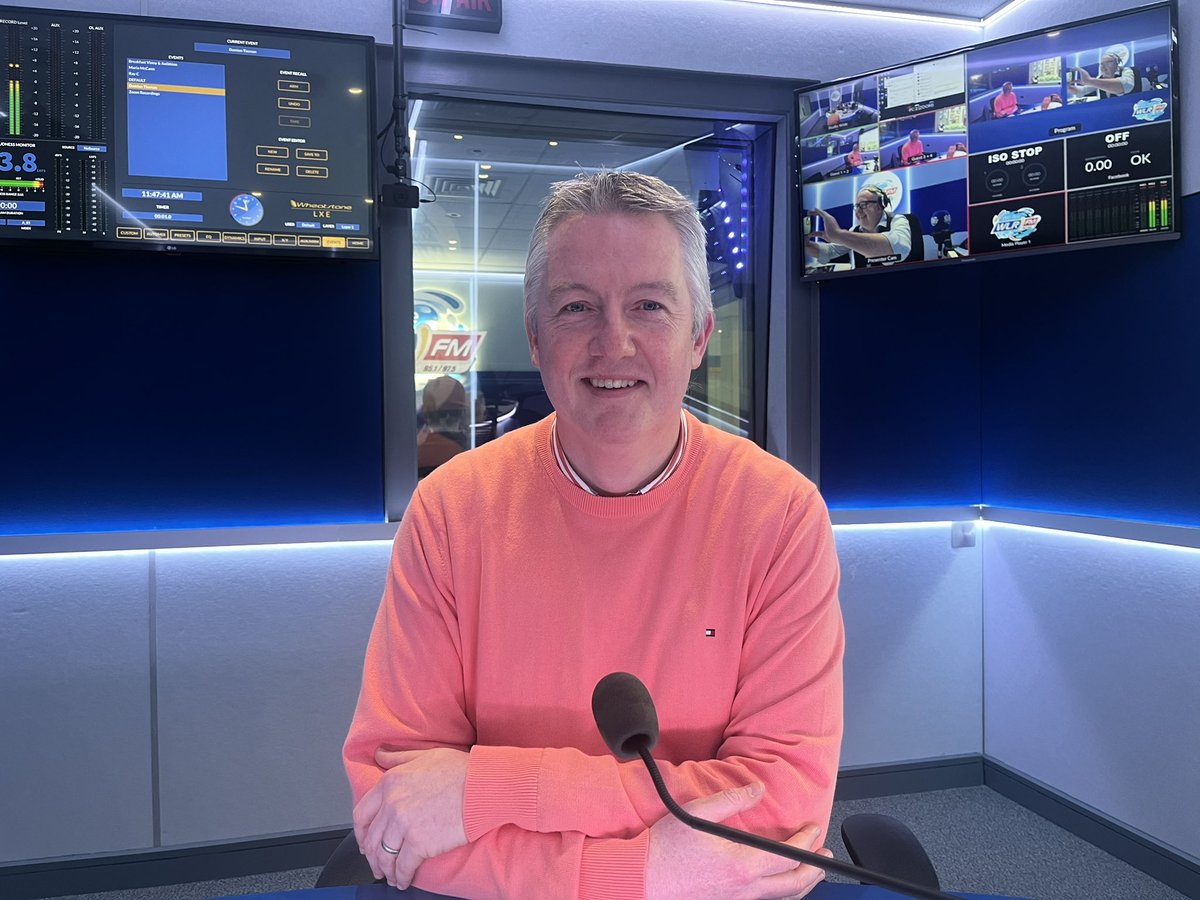 Thank you very much Chris Mulhall from #SETU for his chat about language, oppression and apostrophes….#wlr (and salmon-coloured attire) @SETUIreland @wlrfm