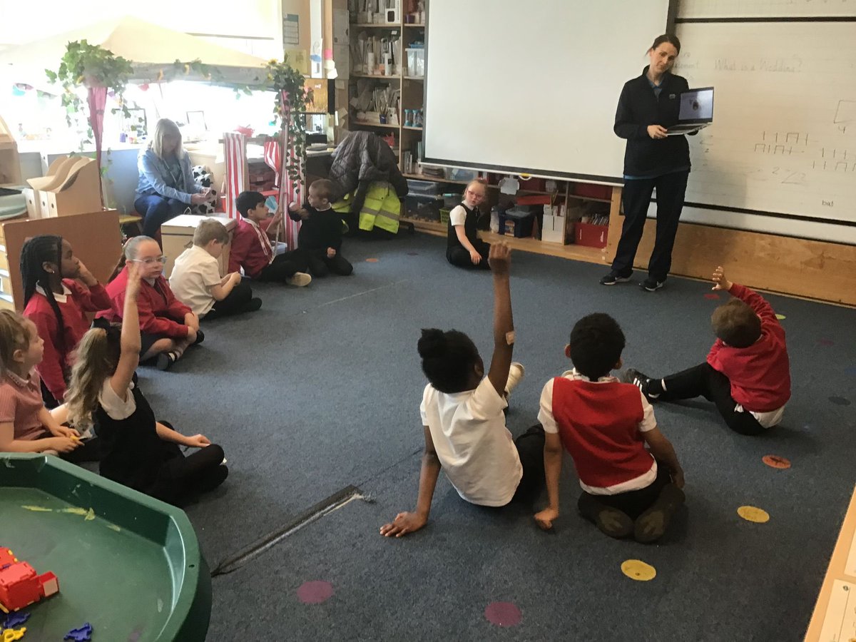 Today Primary 1 had a special visitor from @NHSChildsmile. They learned about foods that help yo keep their teeth healthy and good brushing routines. P1 were a very good audience! 🦷🪥