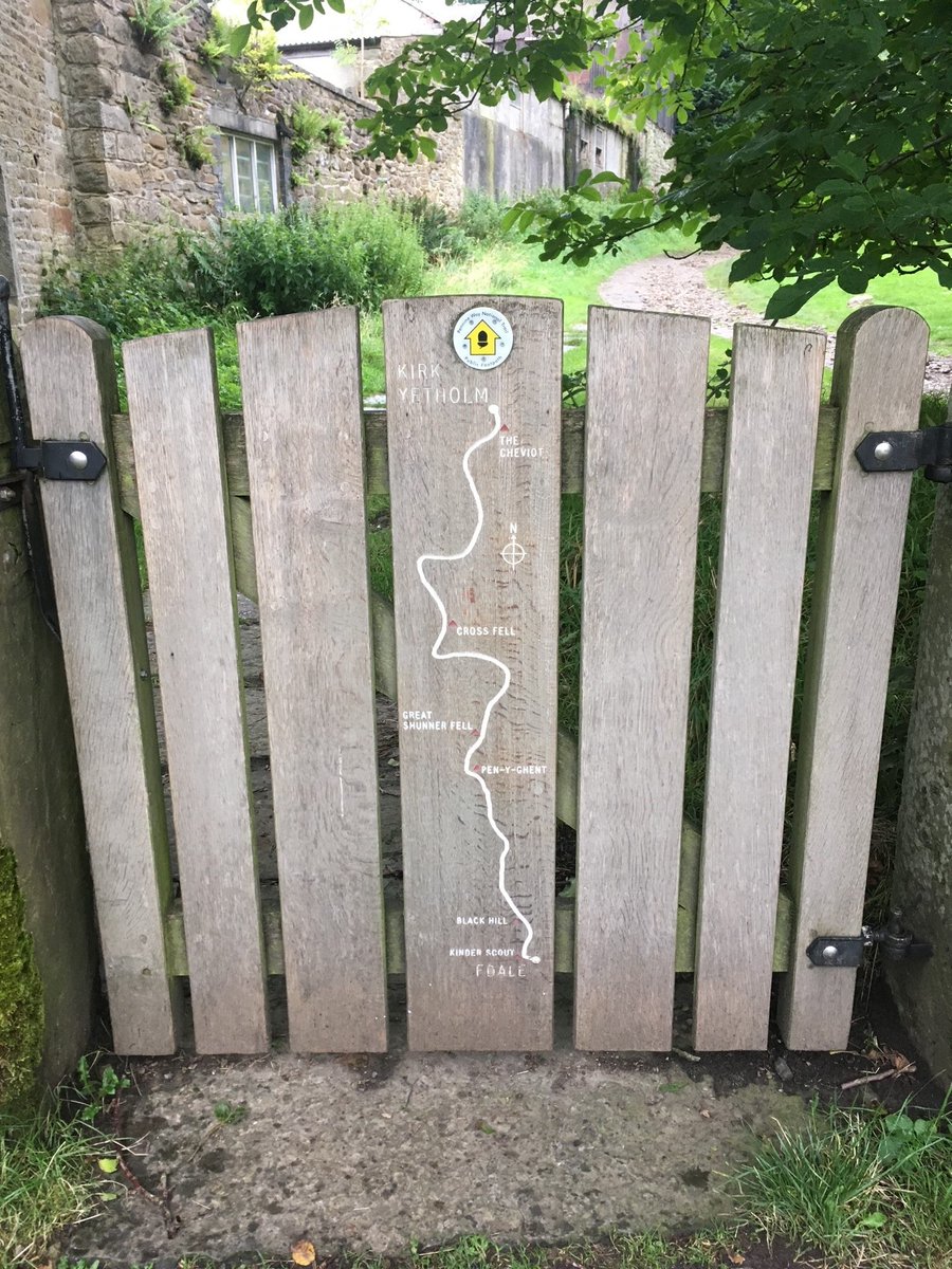 It's #NationalWalkingMonth so a great time to step out on the #PennineWay for a great day exploring the Trail and surrounding areas. You'll find lots of ideas for circular routes along the length of the trail on the #NationalTrails website. 🥾👉nationaltrail.co.uk/en_GB/trails/p…