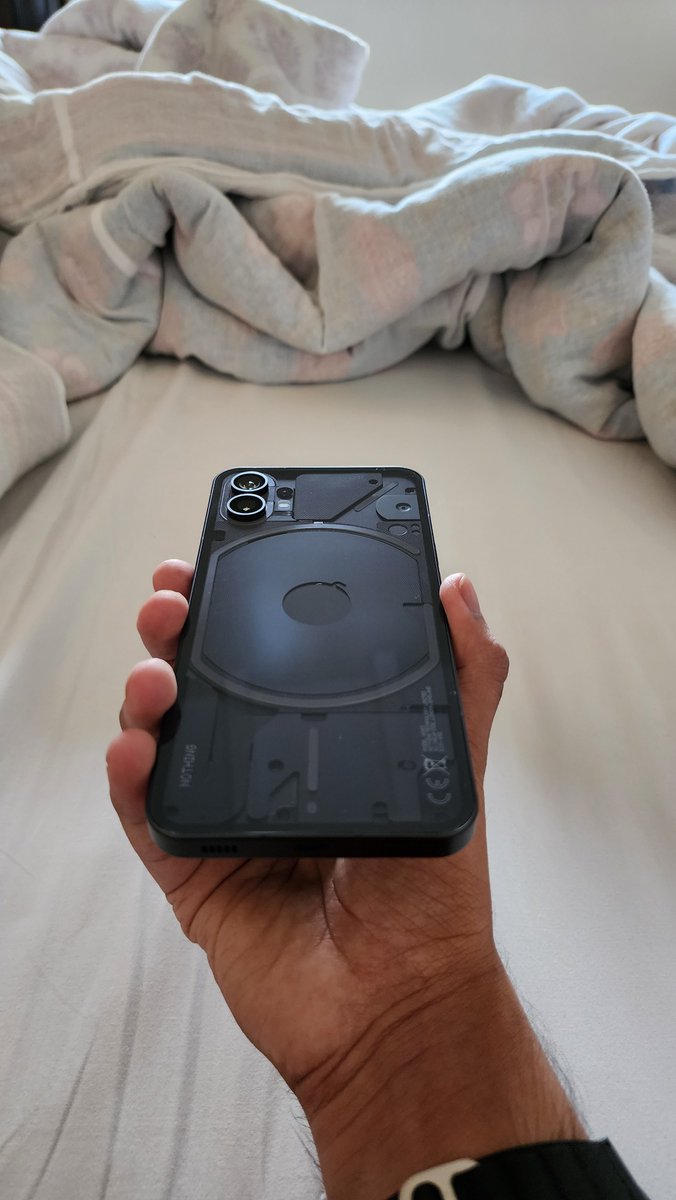 geekedout__'s tweet photo. The Nothing Phone (1) has been my primary device for about 400 days now and it does show some signs of aging. But weirdly enough, a few things have aged way faster than they should have while in some of the aspects it hasn’t aged at all. 
Let’s begin the thread 🧵 https://t.co/YZ9veFtL8b