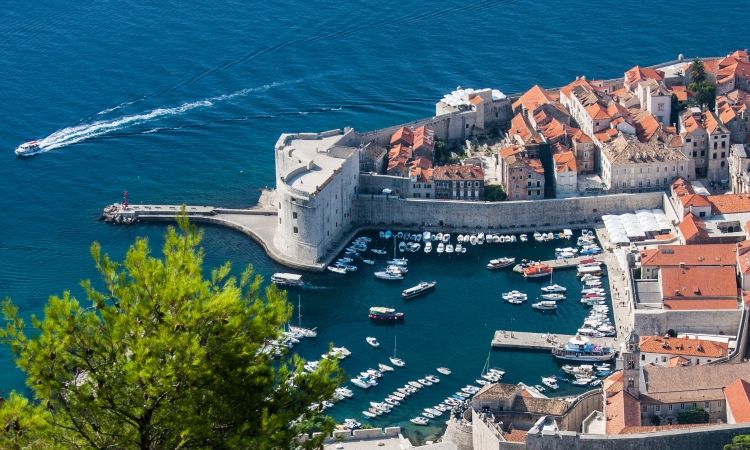 #Dubrovnik Tourism Numbers Remain Impressive: UK and US Lead the Way buff.ly/4bepSAE