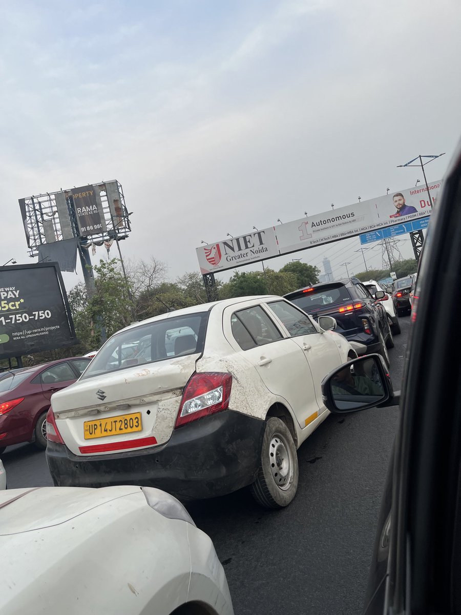 Huge traffic on #Noida TollTax Road Hey ⁦@noidatraffic⁩ pls save us