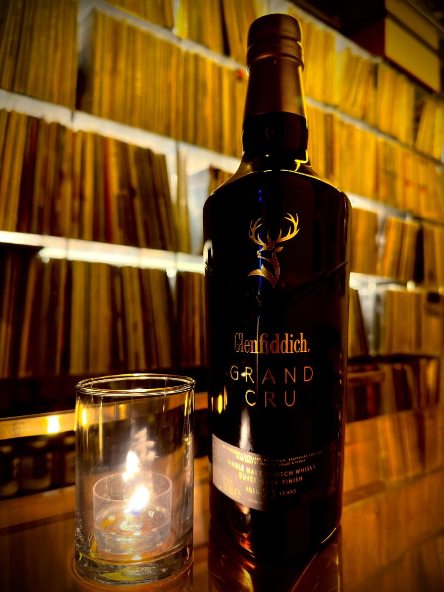 MUSIUM's Select Bottles

「グレンフィディック 23年 グランクリュ」
Glenfiddich  23yo GRANDCRU

#ウイスキー
#スコッチ
#シングルモルト
#グレンフィディック
#グランクリュ
#TWLC
#whisky
#scotch
#singlemalt
#Glenfiddich
#MUSIUM
#MUSIUM’sSelect
#バー
#レコードバー
#六本木
#bar
#recordbar