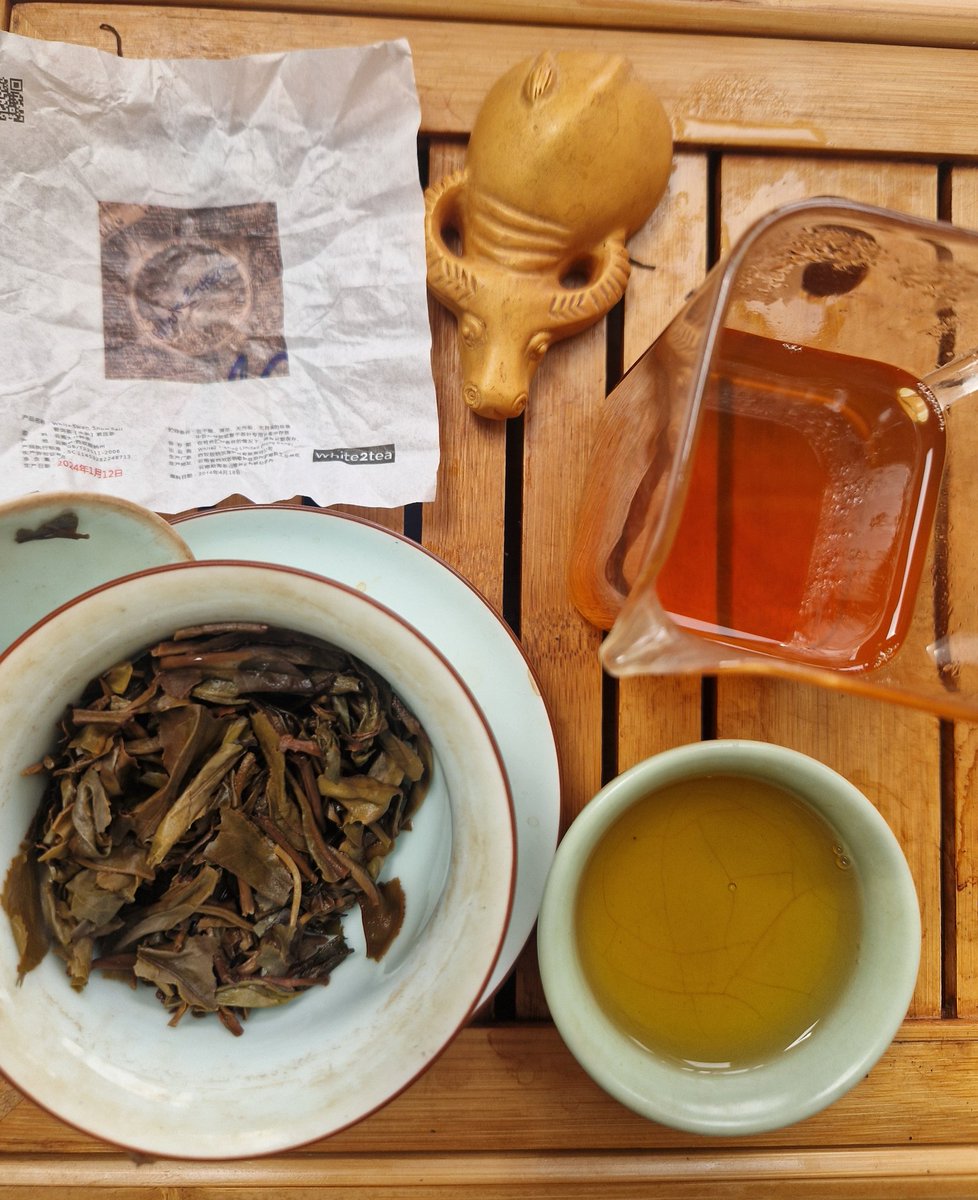 NickDaBird's tweet image. Pumped to be breaking into my new #Tea #Swag from @white2tea ...what to try first? Some smoove #Sheng