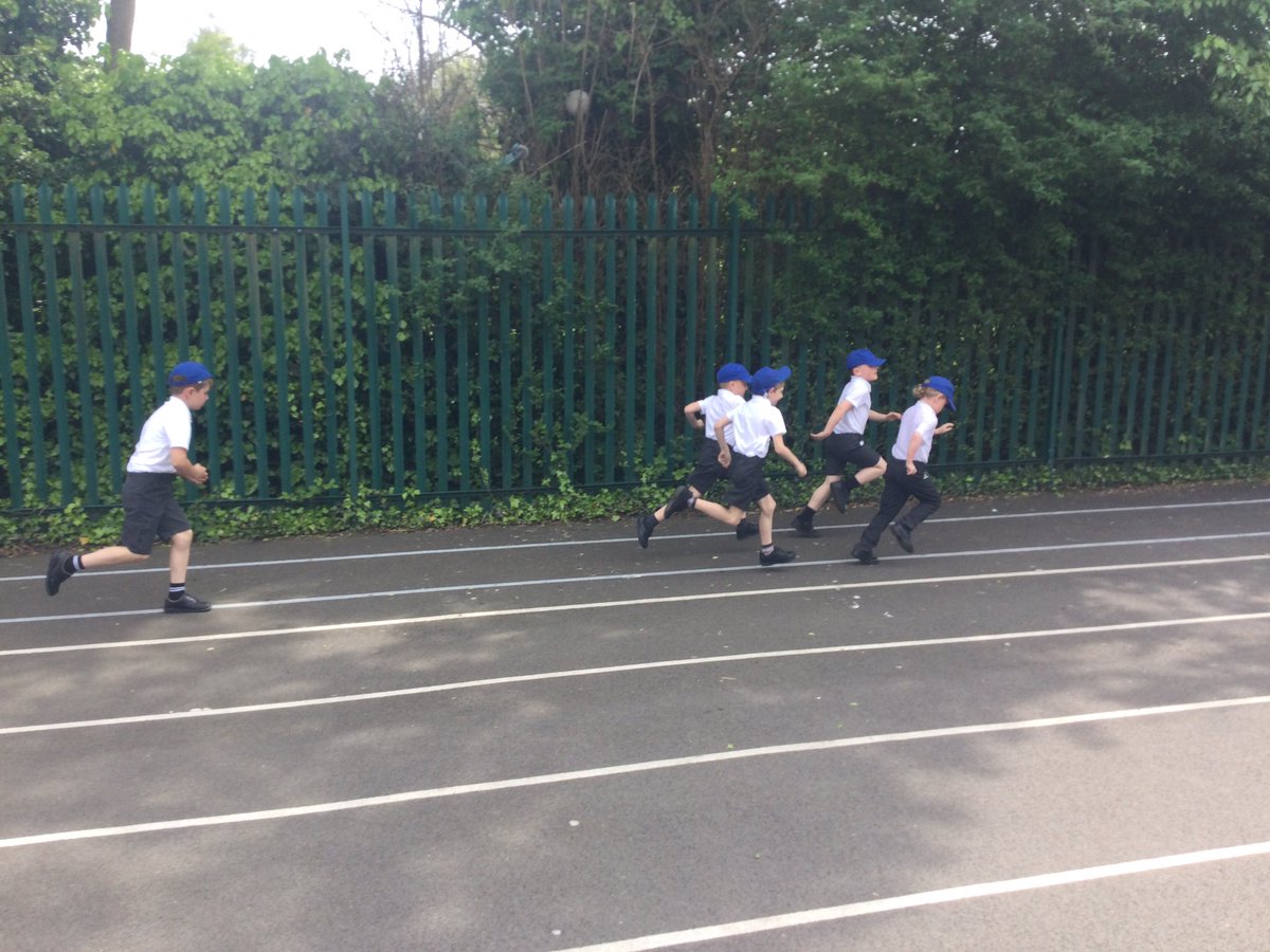 Beech class are enjoying their @_thedailymile in the glorious afternoon sun ☀️🏃‍♂️. #OLOLPE #60MinutesOfActivity