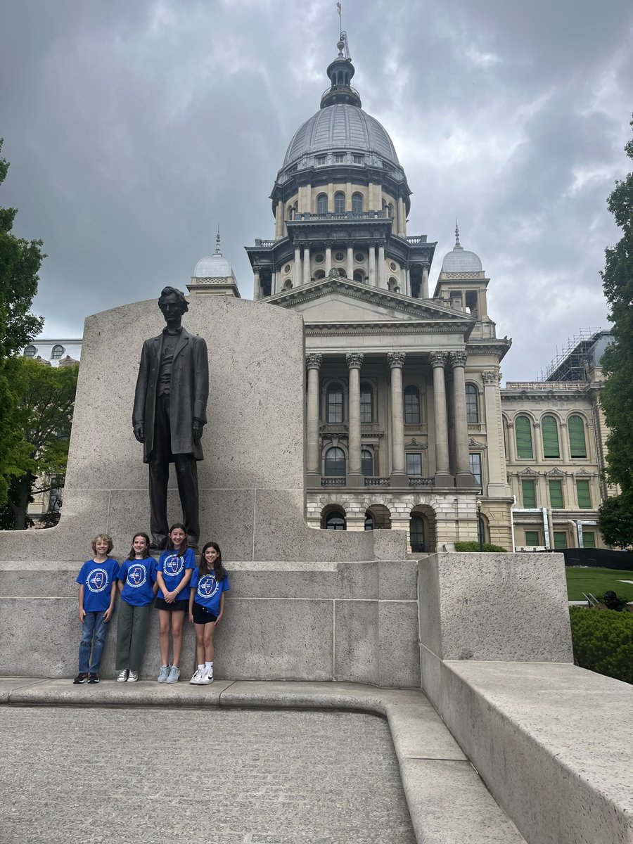 ms_bobak's tweet photo. So incredibly proud of our kids for presenting in Springfield at the Student Advocacy Day 2024 @ideaillinois 💡 What a wonderful experience! @Liberty_D135 #OSD135 https://t.co/9ivLJ37z6A