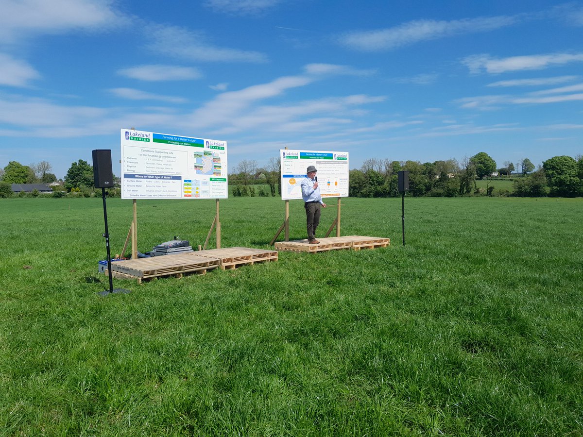 Teagasc's Eddie Burgess tells @LakelandDairies water quality event in Longford that timing is vital when it comes to applying P.

Differences between what constitutes 'good water quality' highlighted too.

Eutrophication metrics v diff to drinking water quality.

@farmersjournal