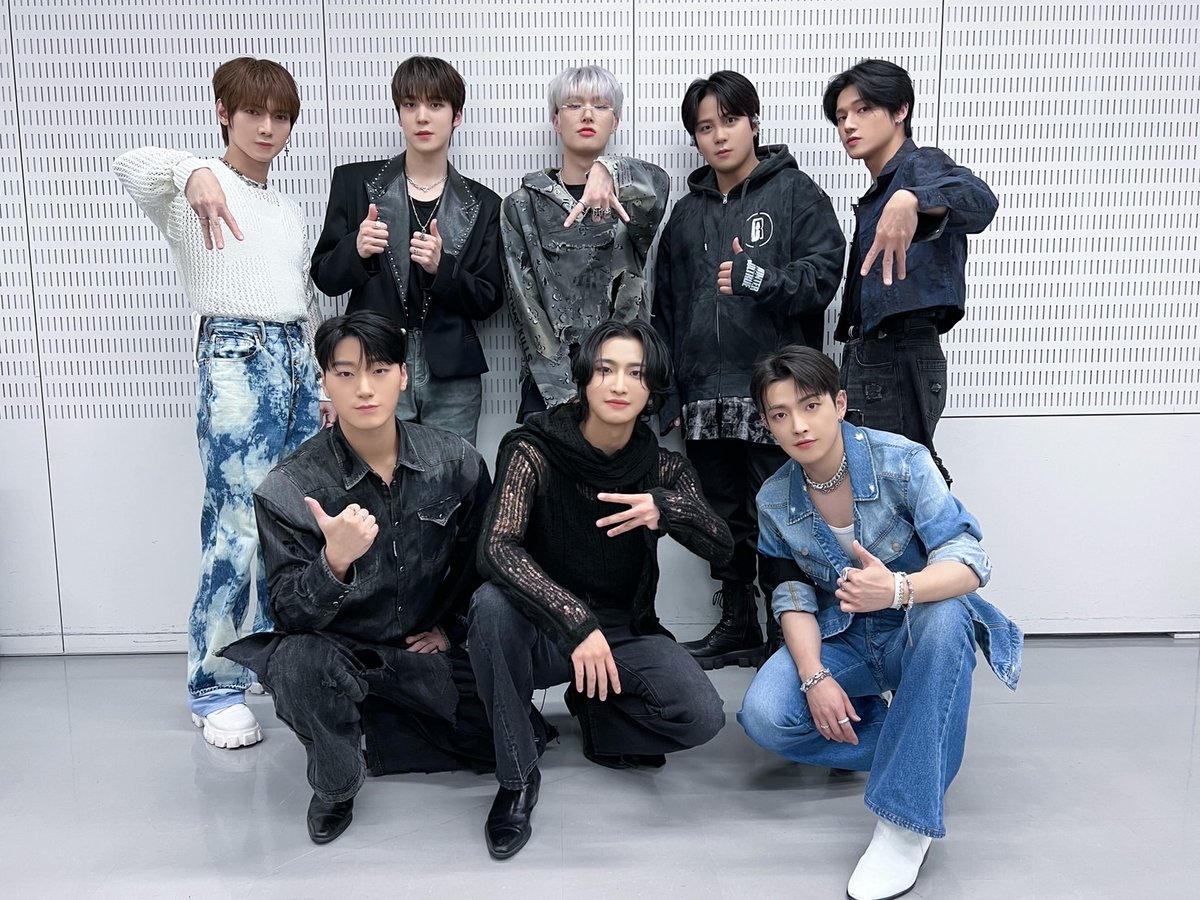 【#Mステ】

このあとは
米フェス「コーチェラ」を盛り上げた
#ATEEZ が
Mステ初パフォーマンス👏

ヒット中の新曲
「NOT OKAY」を披露🏴‍☠️

💬コメント
🐿HONGJOONGさん「忘れられないカッコいいステージをお見せします」

🌟SEONGHWAさん「初出演なので緊張していますが一生懸命頑張ります！！」