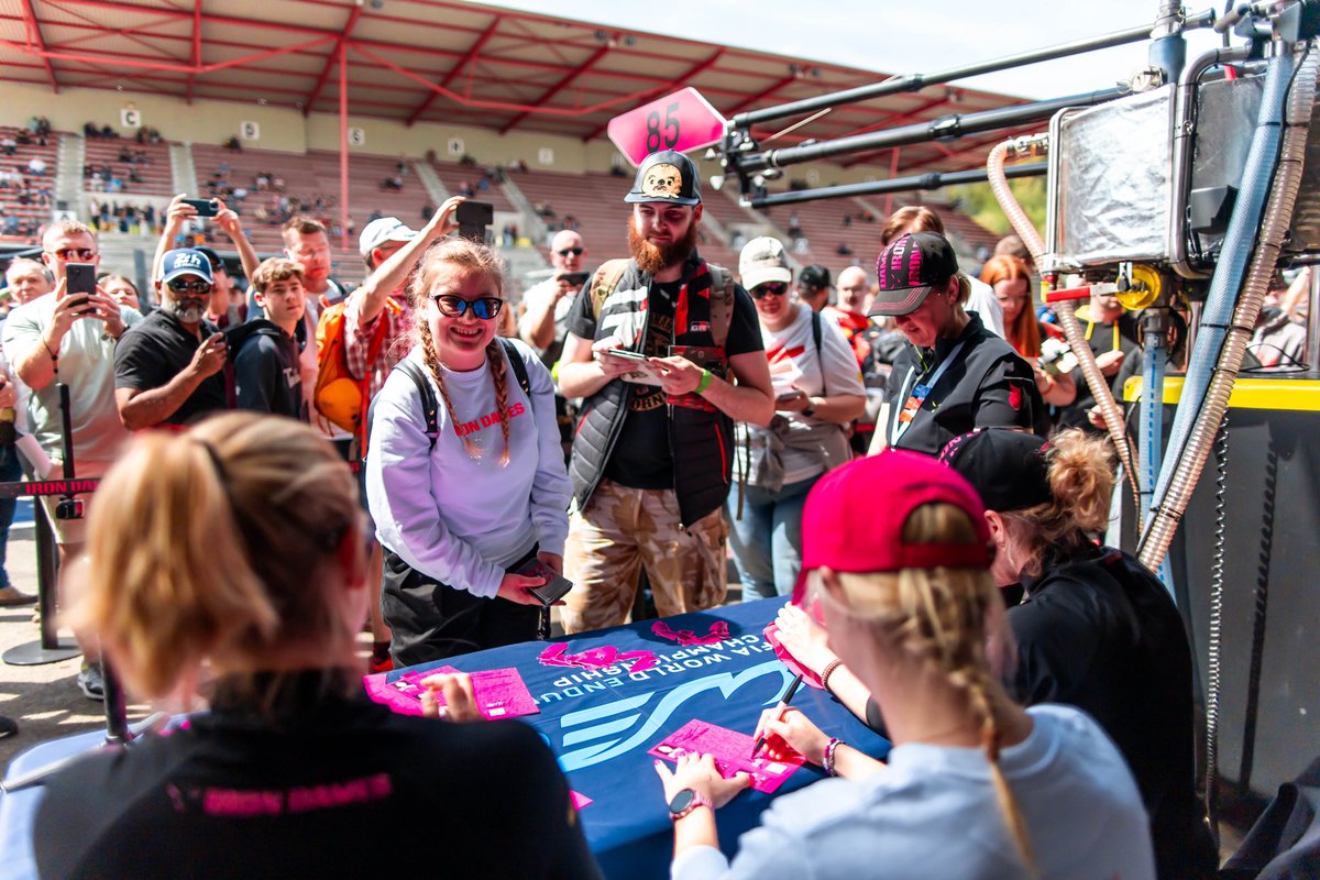 IronDames_'s tweet photo. If we inspired just one little girl today, it is all worth it. 🩷

Now, time for Qualifying:

https://t.co/nhBVbYMN4J

#WEC #6hSpa https://t.co/2UzXq3ng7a