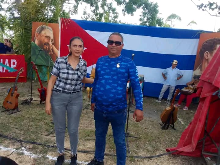 Alegría y compromiso de los campesinos de Jatibonico en el acto municipal por el 63 Aniversario de la Constitución de la #AnapCuba 🇨🇺 .#CubaViveEnSuHistoria ✨🌟 @DiazCanelB @DrRobertoMOjeda @RafaelAnap @FelixDuarteOrte @SarduyYamila @yoel_palmero @PartidoPCC @anap_cuba